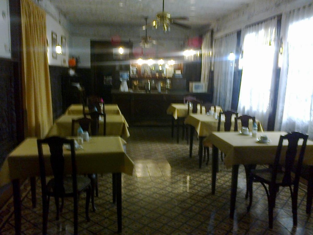 Hotel Plaza Tres Arroyos Exteriör bild